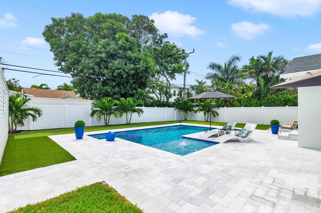 Photo of 340 Ellamar Road
