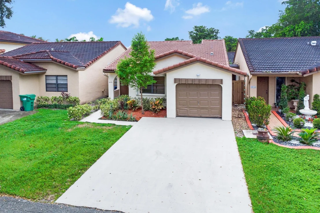 Photo of 6654 NW 174th Lane