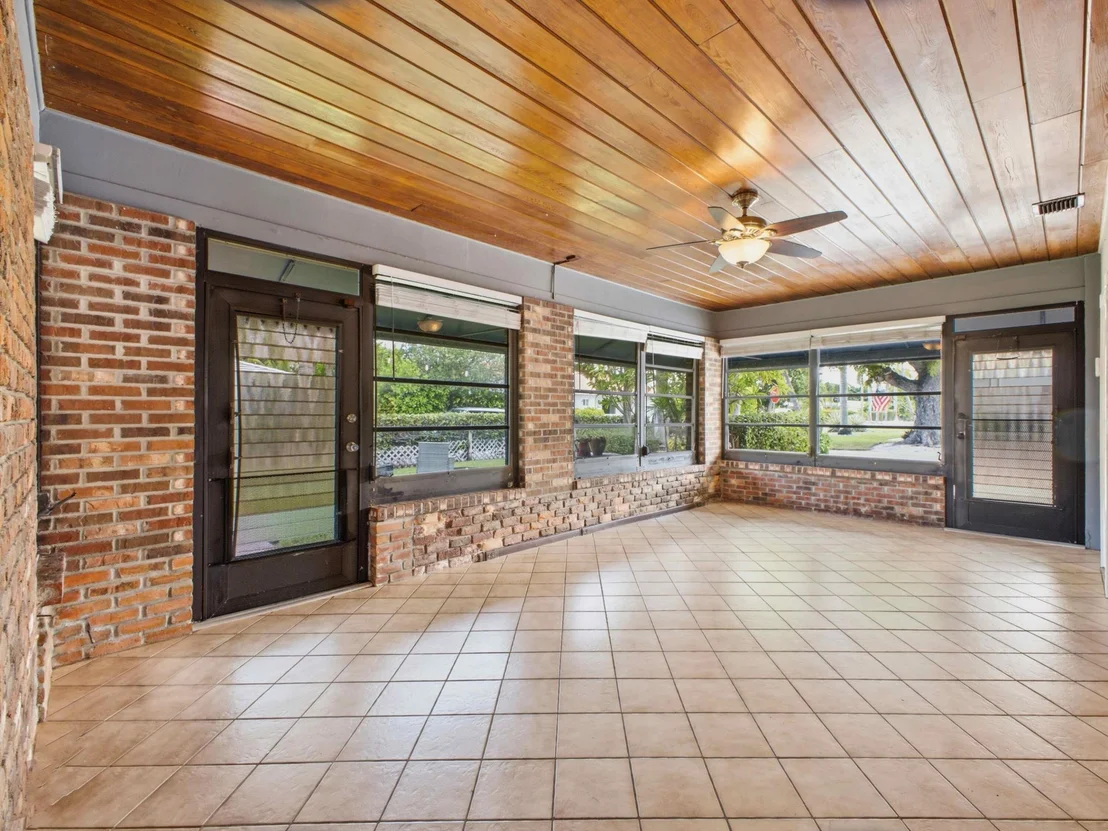 Photo of 815 South Road