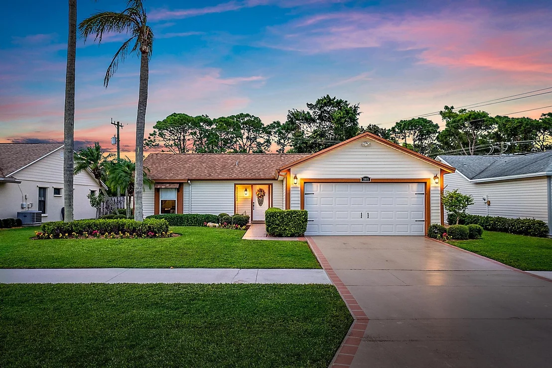 Photo of 3965 SE Jacaranda Street