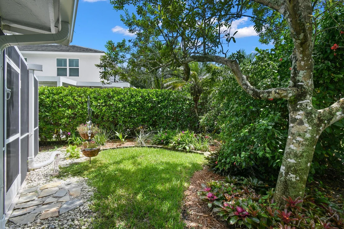 Photo of 274 Crane Point N