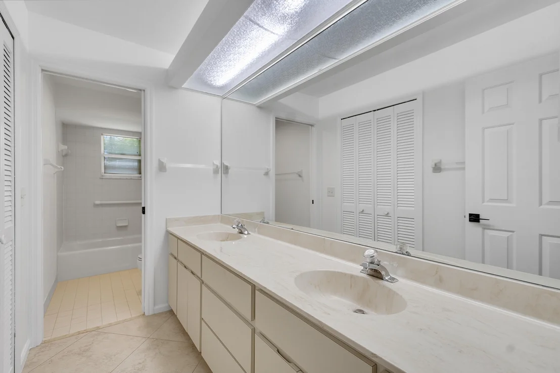 Photo of 320 W FOREST Trail
