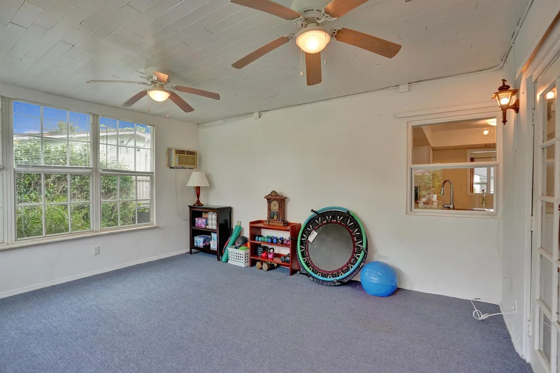 Photo of 607 SE 7th Avenue