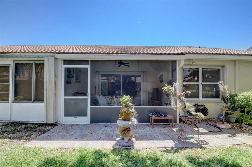 Photo of 6125 Heliconia Road