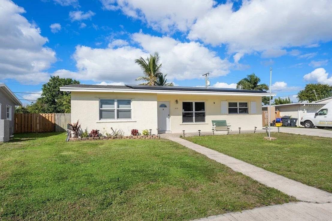 Photo of 1413 Crest Drive