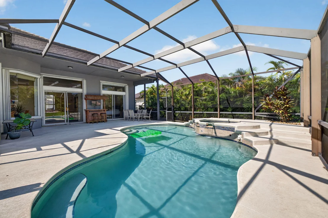 Photo of 755 SW RIVER BEND Circle
