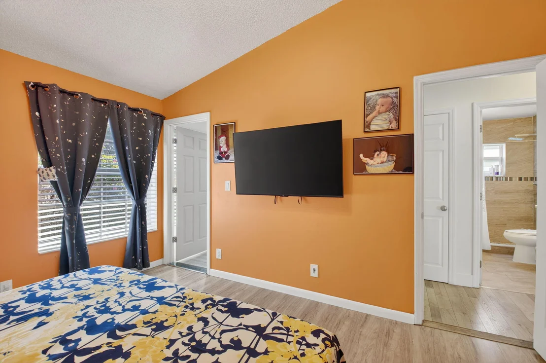 Photo of 19131 Fairlawn Way