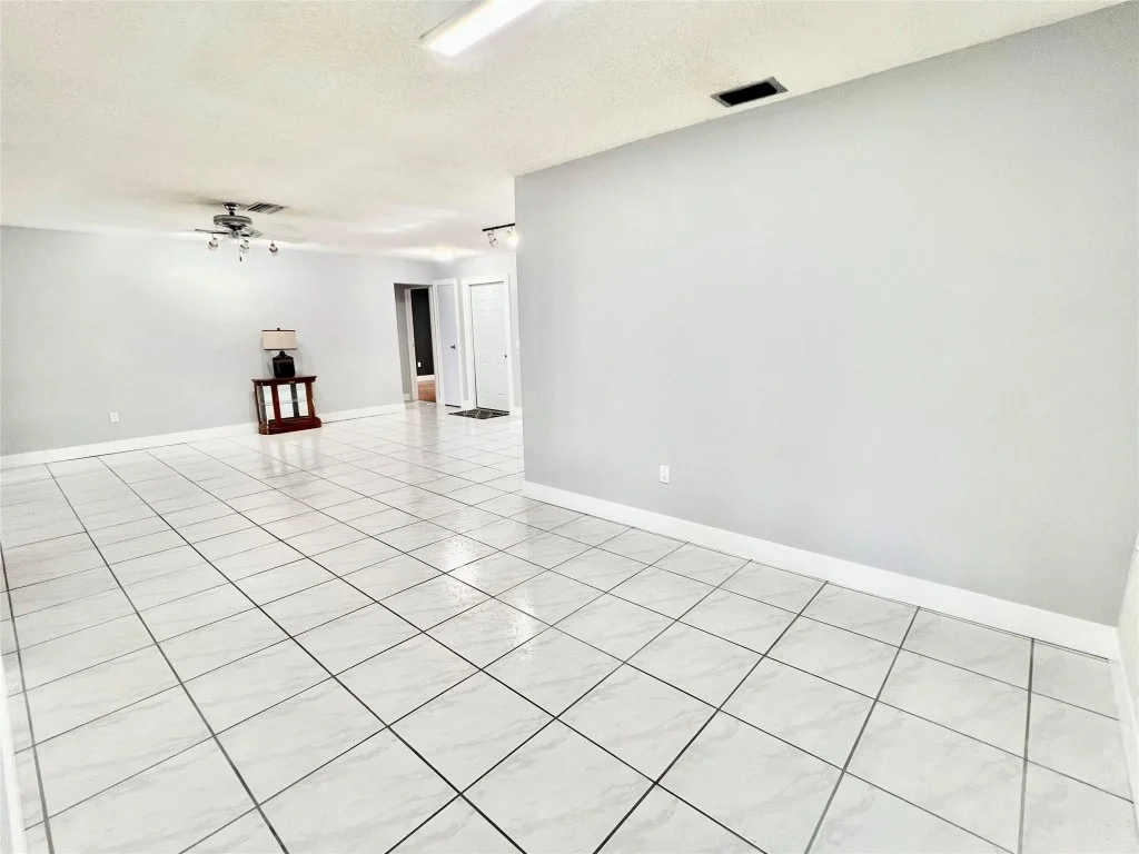 Photo of 10571 Sunset Strip