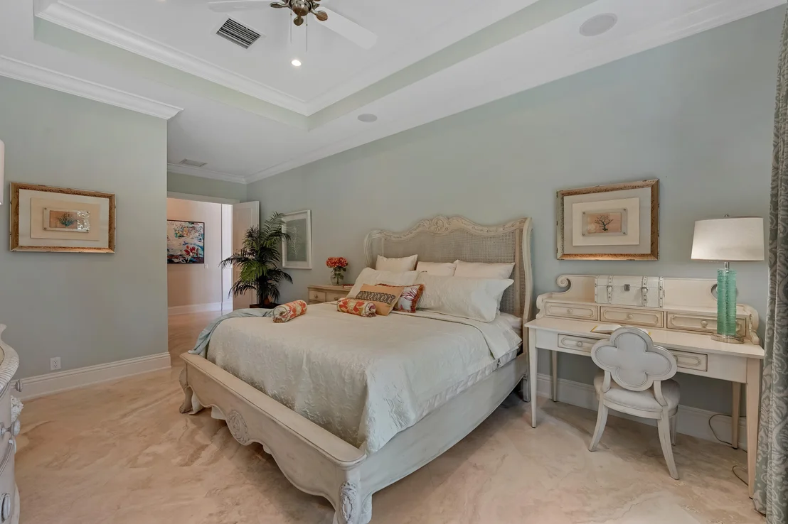 Photo of 975 Banyan Drive