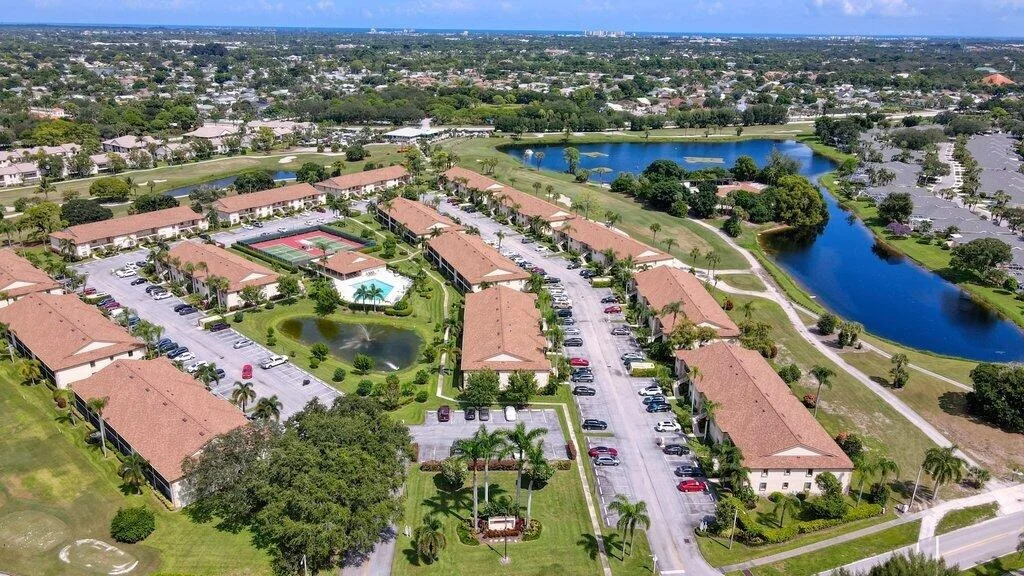 Photo of Unit B at 1402 Pinecrest Circle