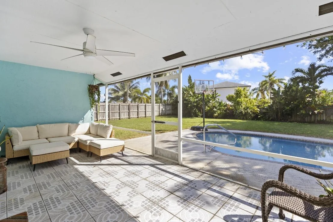 Photo of 836 NW 9th Way