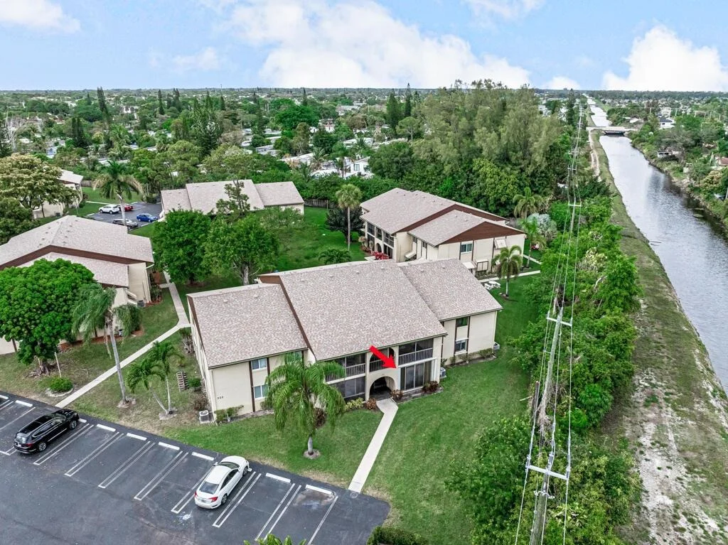 Photo of Unit D1 at 322 Pine Ridge Circle