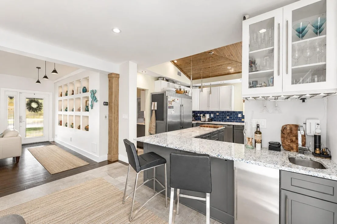 Photo of 742 PARK Drive W