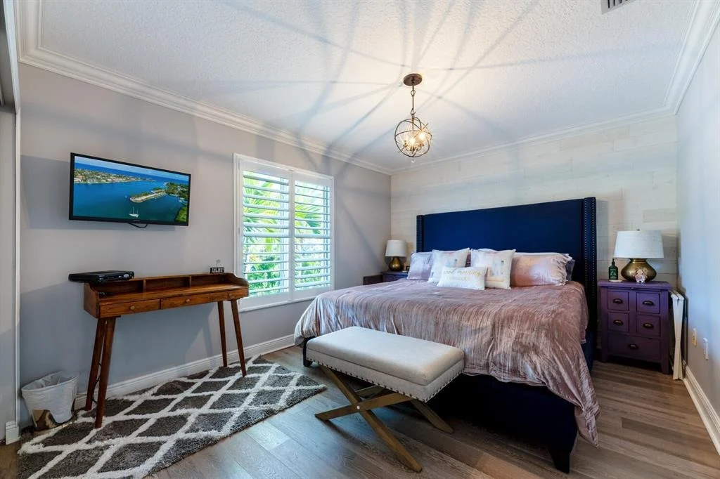 Photo of 916 Dolphin Drive