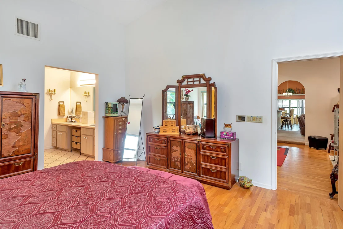 Photo of 13288 Compton Road