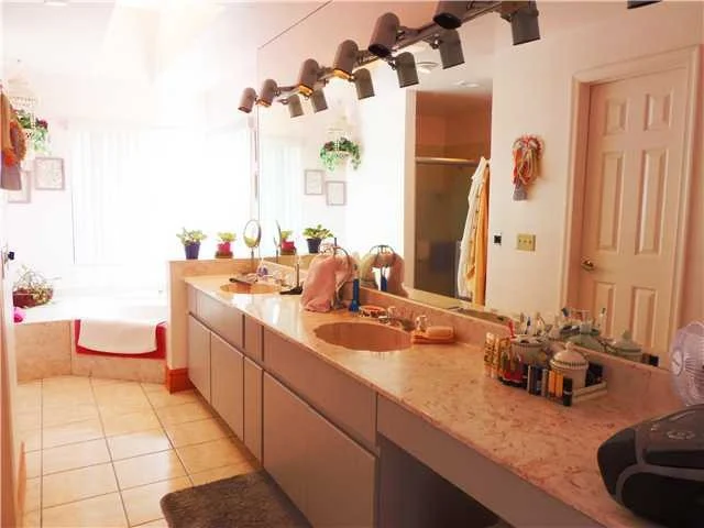 Photo of 718 Juniper Place