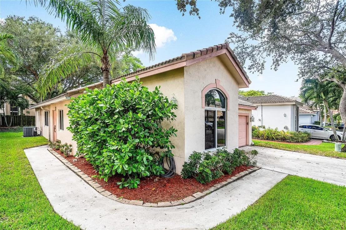 Photo of 1443 Banyan Circle