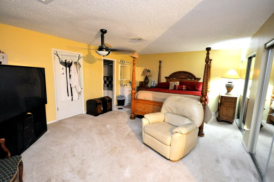 Photo of 92 W Pine Tree Avenue