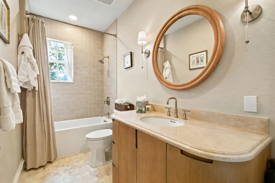 Photo of 213 NEW HAVEN Boulevard