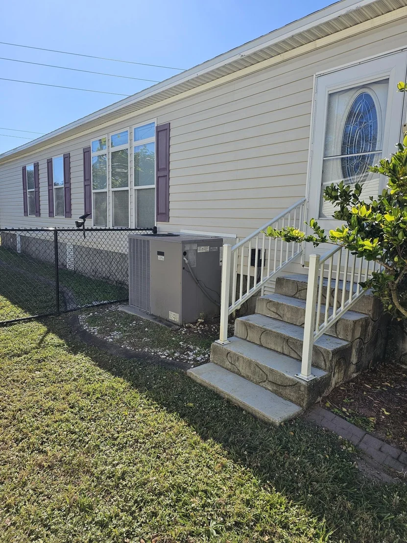 Photo of 877 Laurel Circle