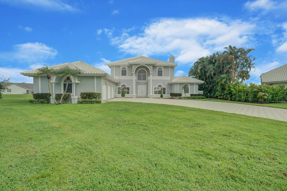 Photo of 2000 Henley Place