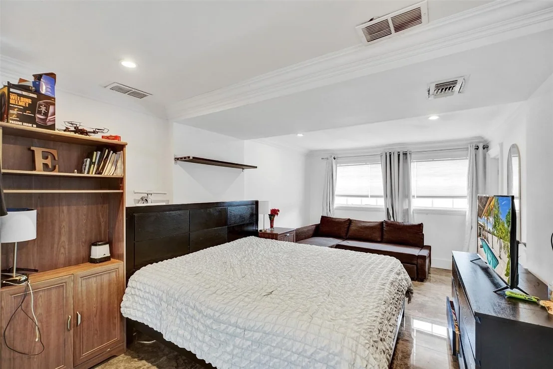 Photo of 2131 NW 4th Street