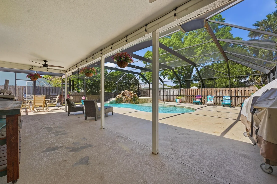 Photo of 15924 Laurel Oak Circle