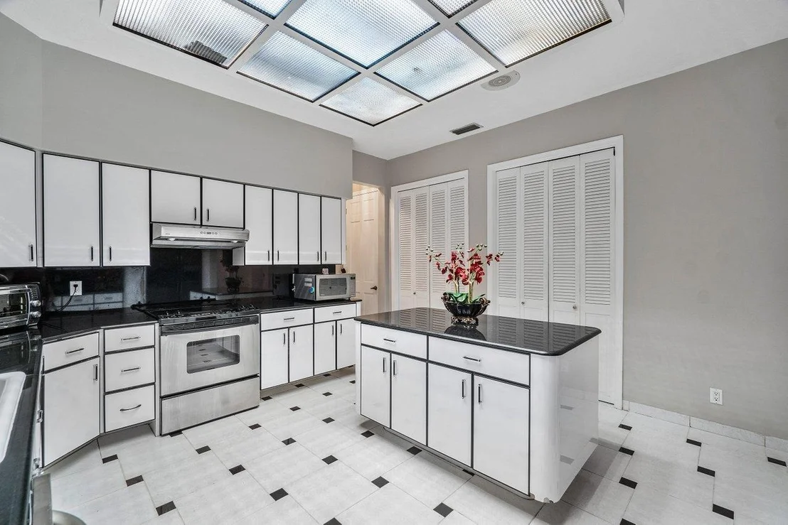 Photo of 648 Riviera Drive