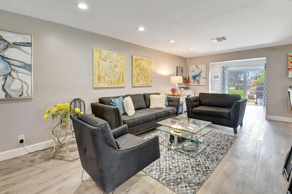 Photo of 6122 Overland Place