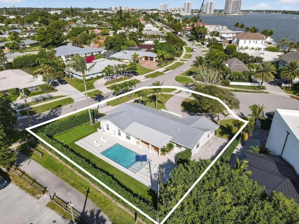 Photo of 700 Lakeside Circle