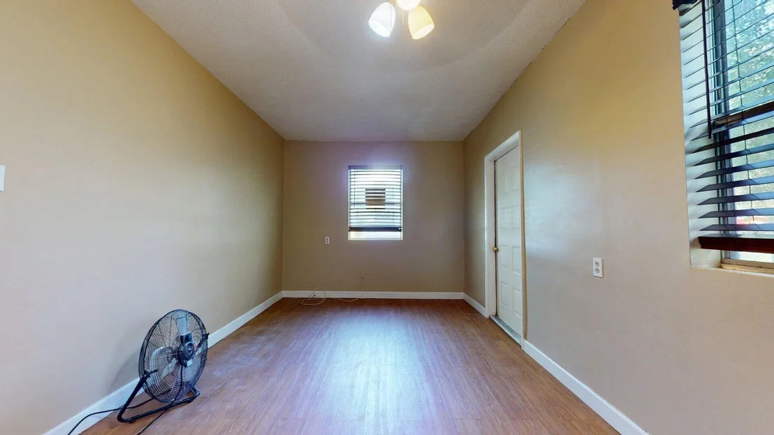 Photo of 3032 NW 35TH Avenue