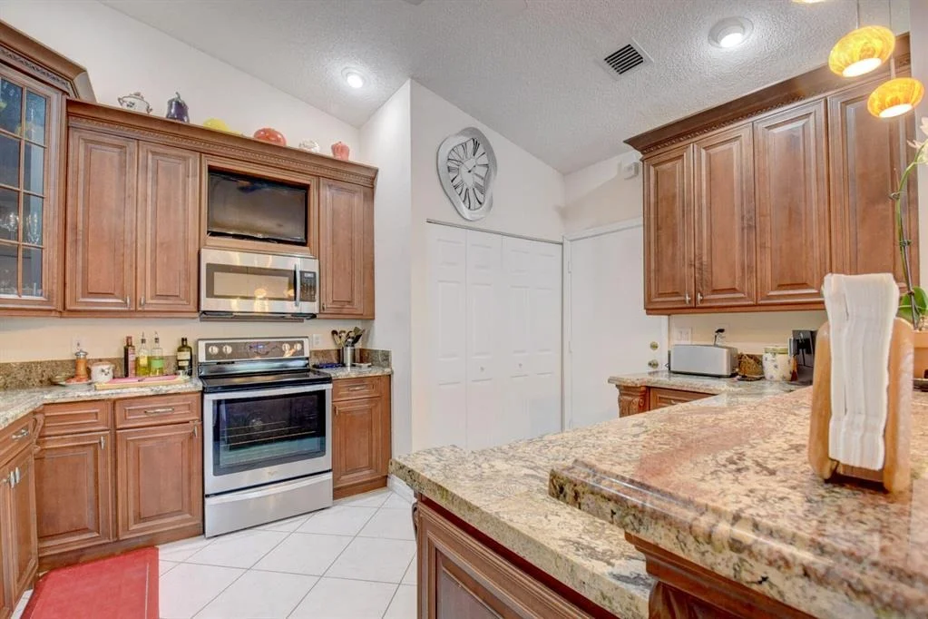 Photo of 6125 Heliconia Road