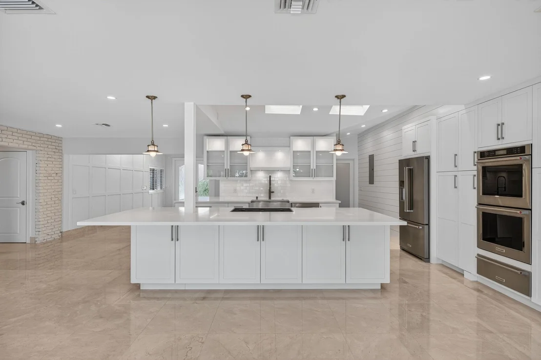 Photo of 990 SE 7th Avenue