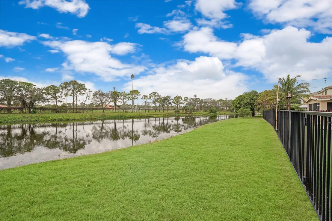 Photo of 6146 Spring Isles Boulevard