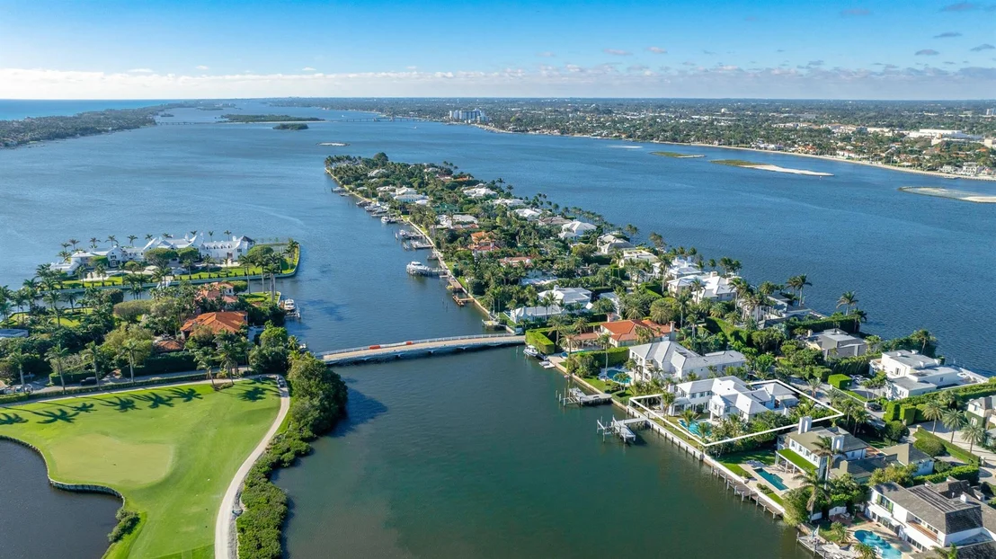 Photo of 584 Island Drive