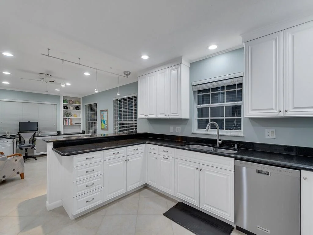 Photo of 2301 Avalon Avenue