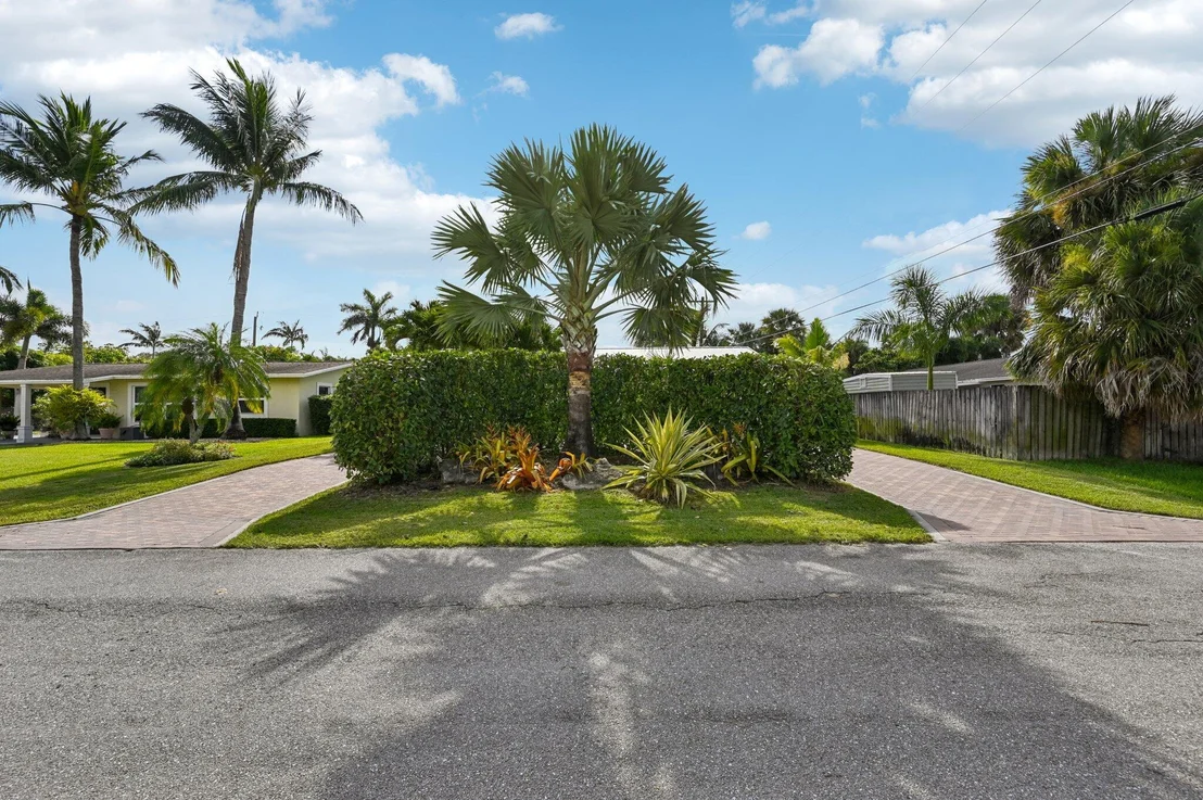 Photo of 405 E Whitney Drive