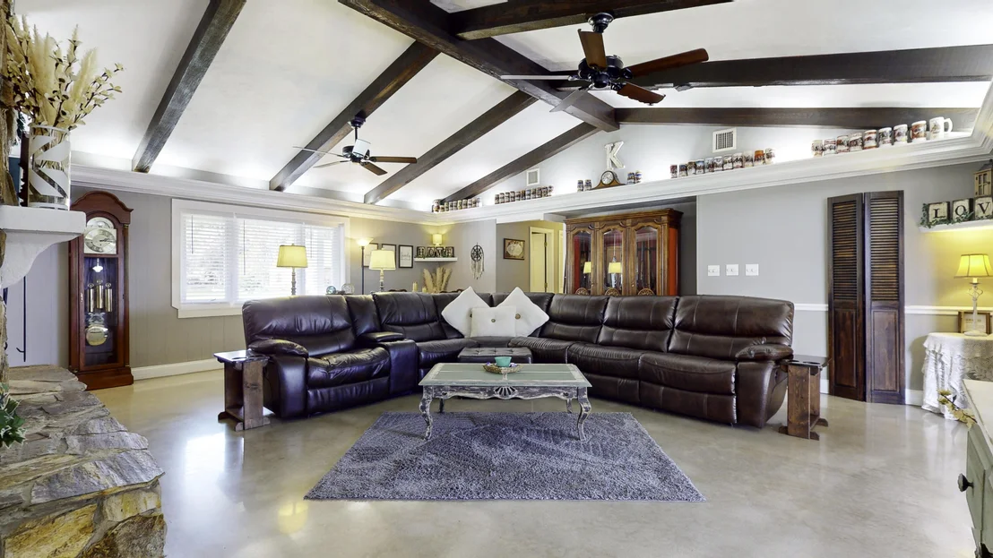 Photo of 1332 N Oak Ridge Drive