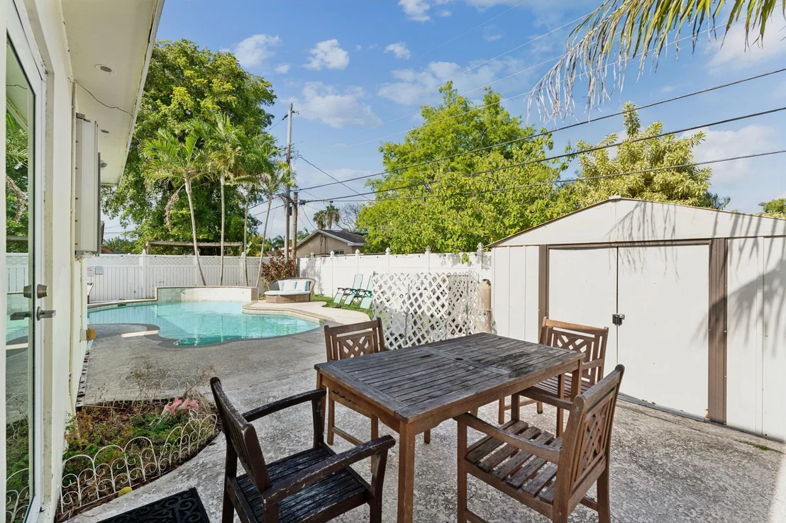 Photo of 718 NW 9th Avenue