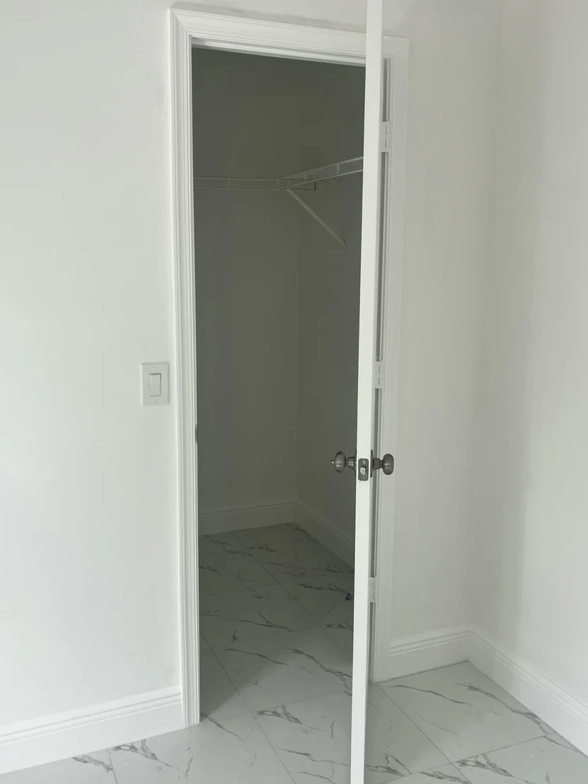 Photo of 2747 Summit Boulevard