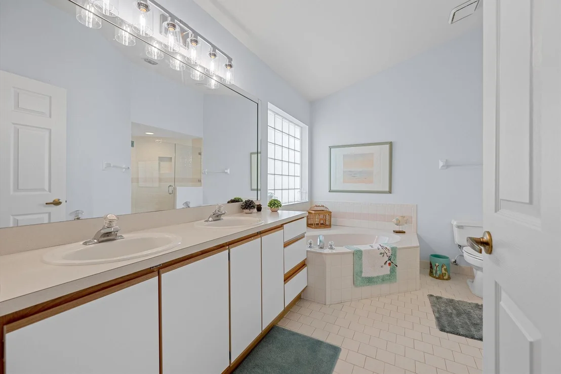 Photo of 1069 Aviary Road