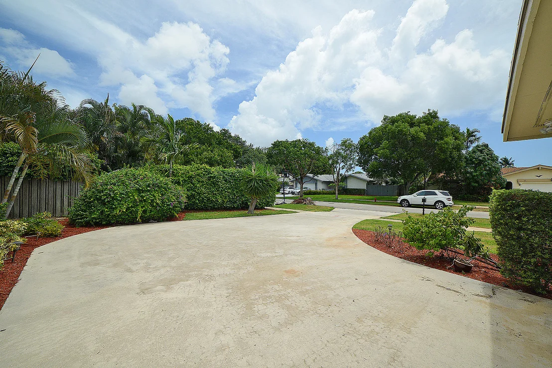 Photo of 17593 Weeping Willow Trail