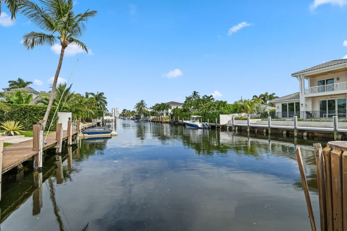 Photo of 910 Banyan Drive