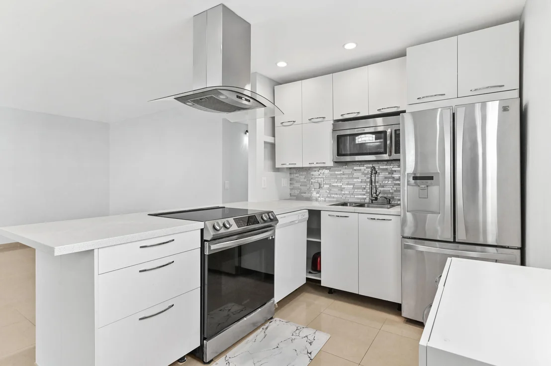 Photo of Unit J at 471 Capri