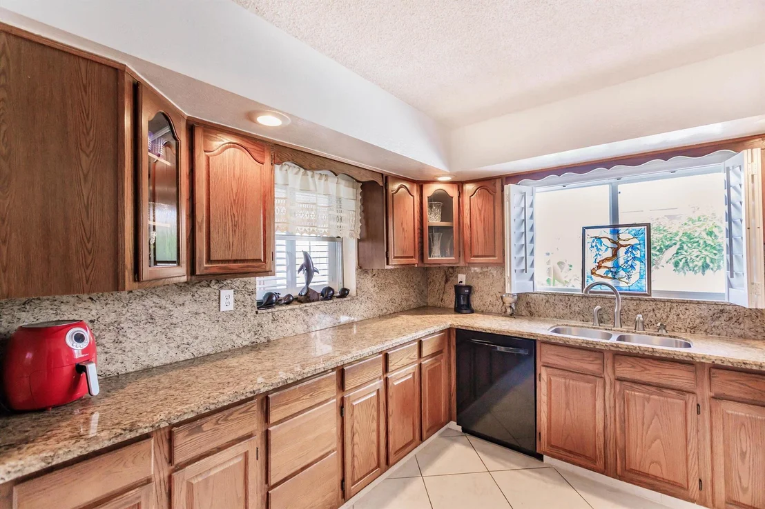 Photo of 2425 SE 12th Street