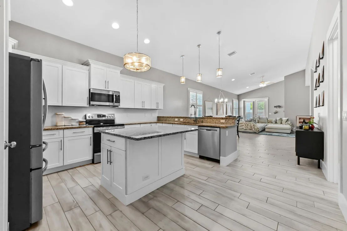 Photo of 443 SE Dolphin Drive