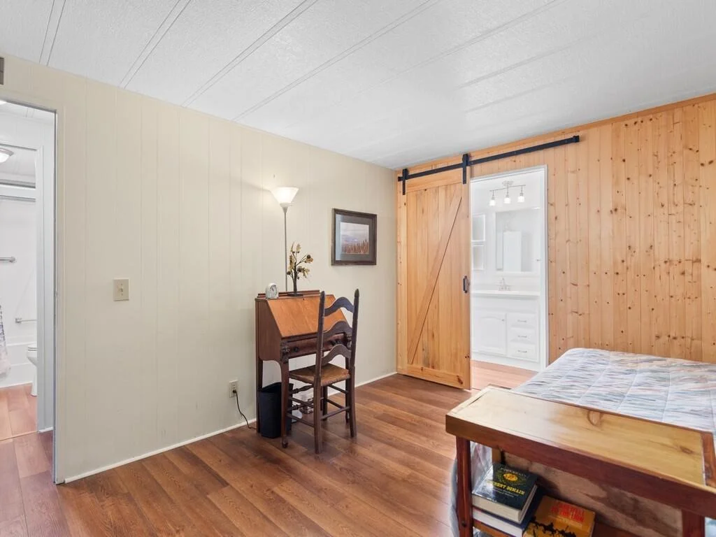 Photo of 196 NE Emerald Drive