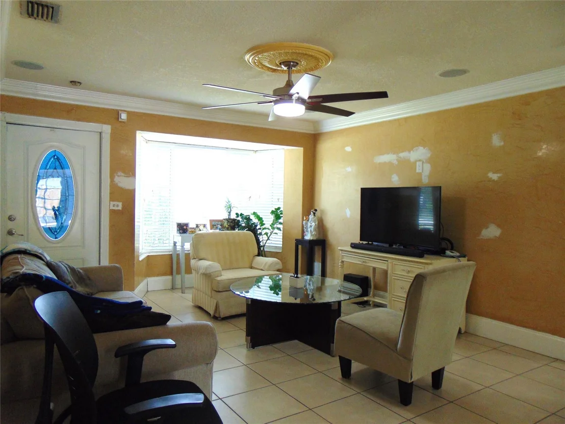 Photo of 6512 NW 9th Street