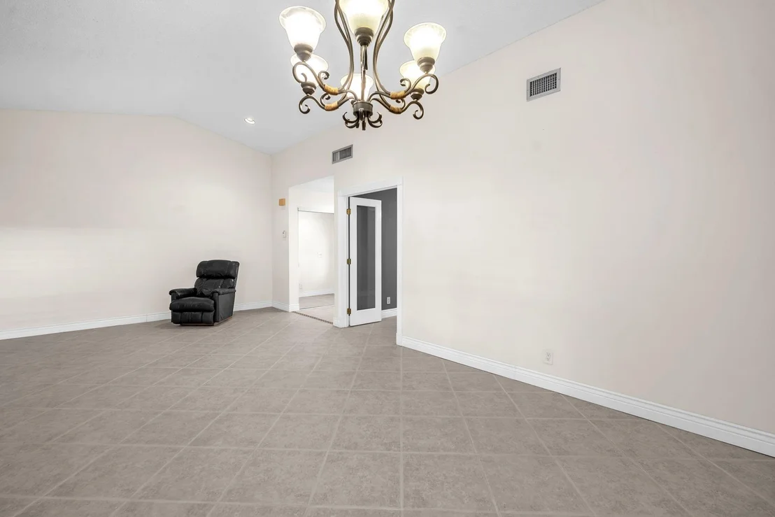 Photo of 2097 Montpeliar