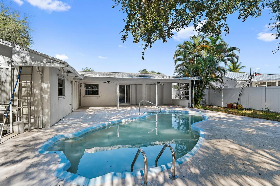 Photo of 404 Highwood Circle